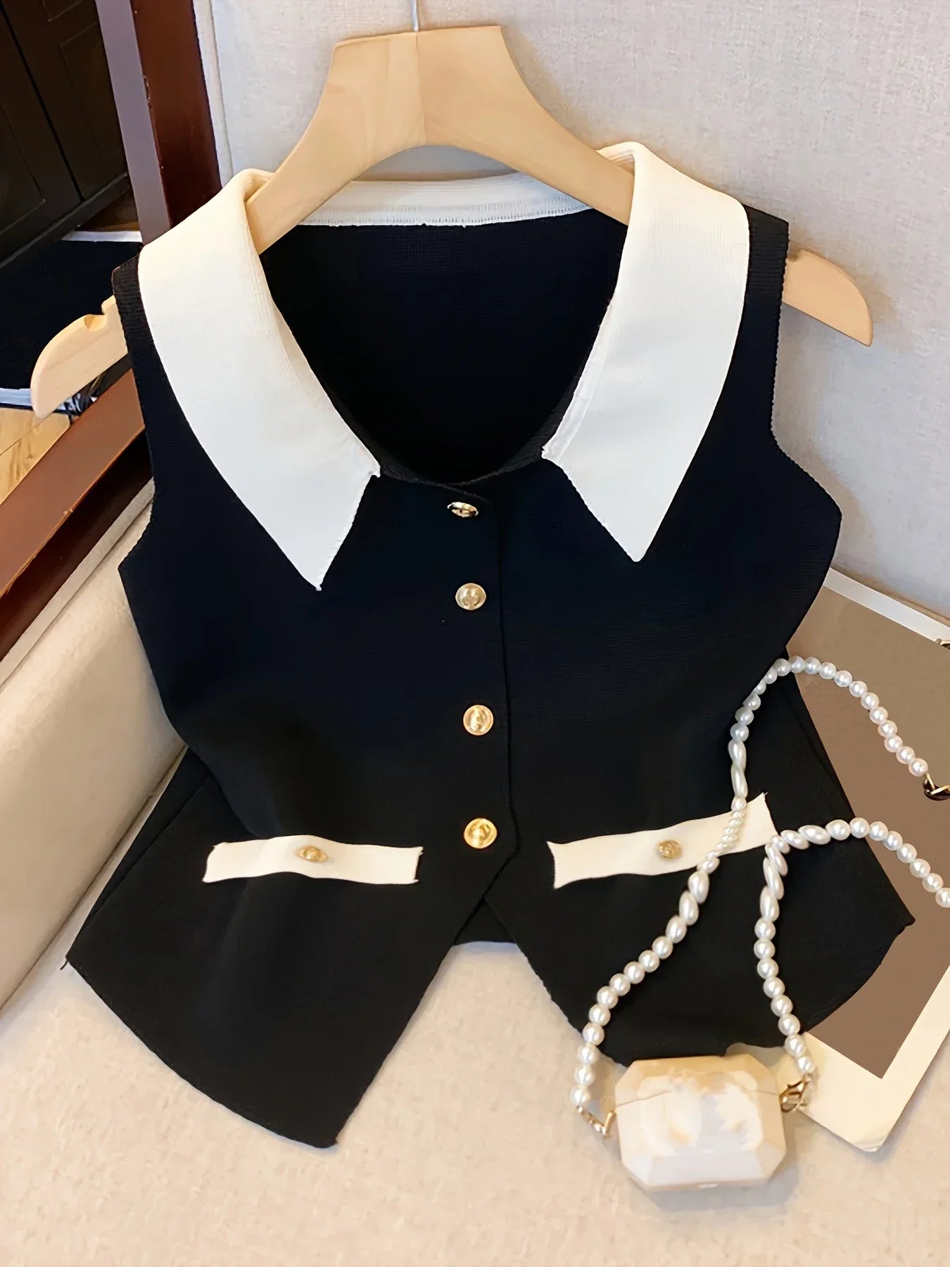Slim Fit Patchwork Buttoned Knit Blouse – High Stretch Elegance - Piña Colada