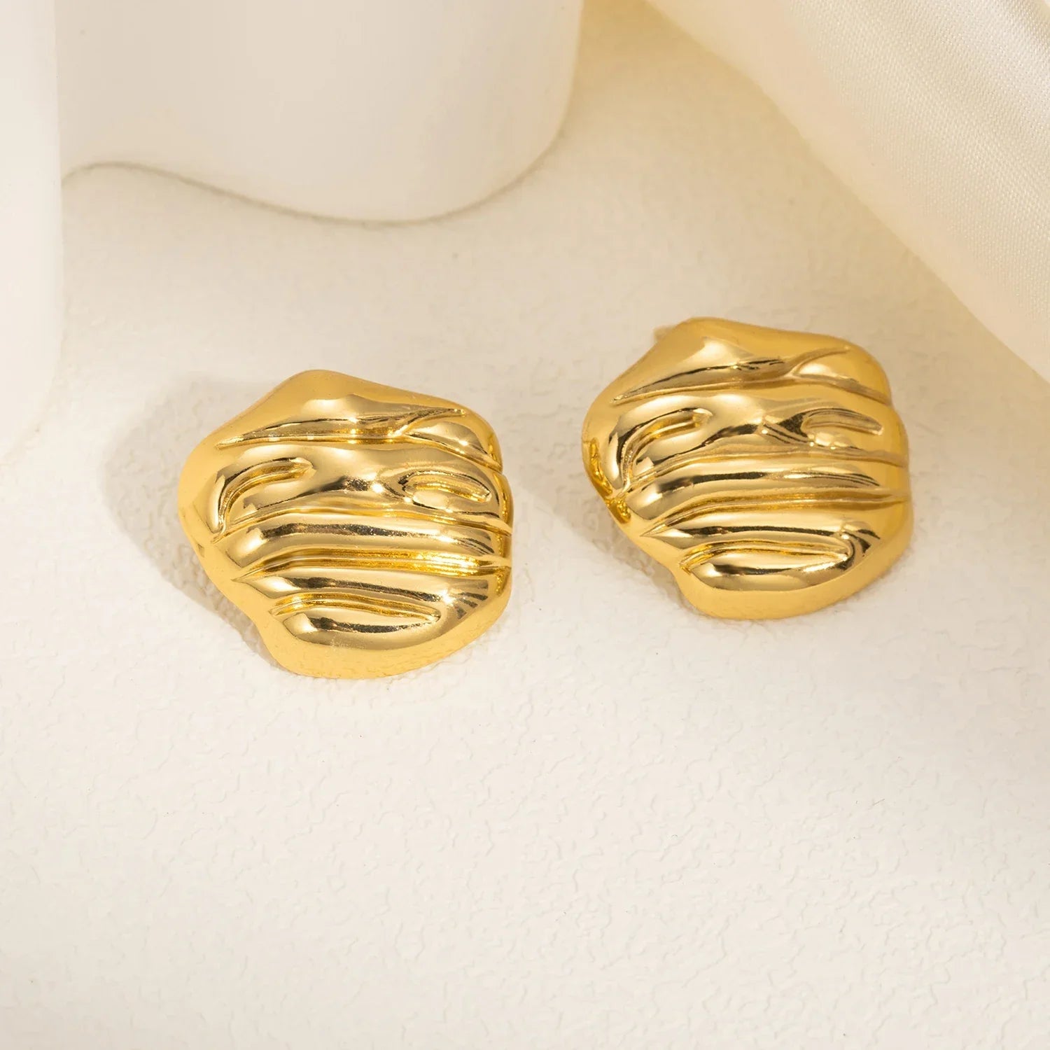 Vintage Gold Color Irregular Earrings - Piña Colada