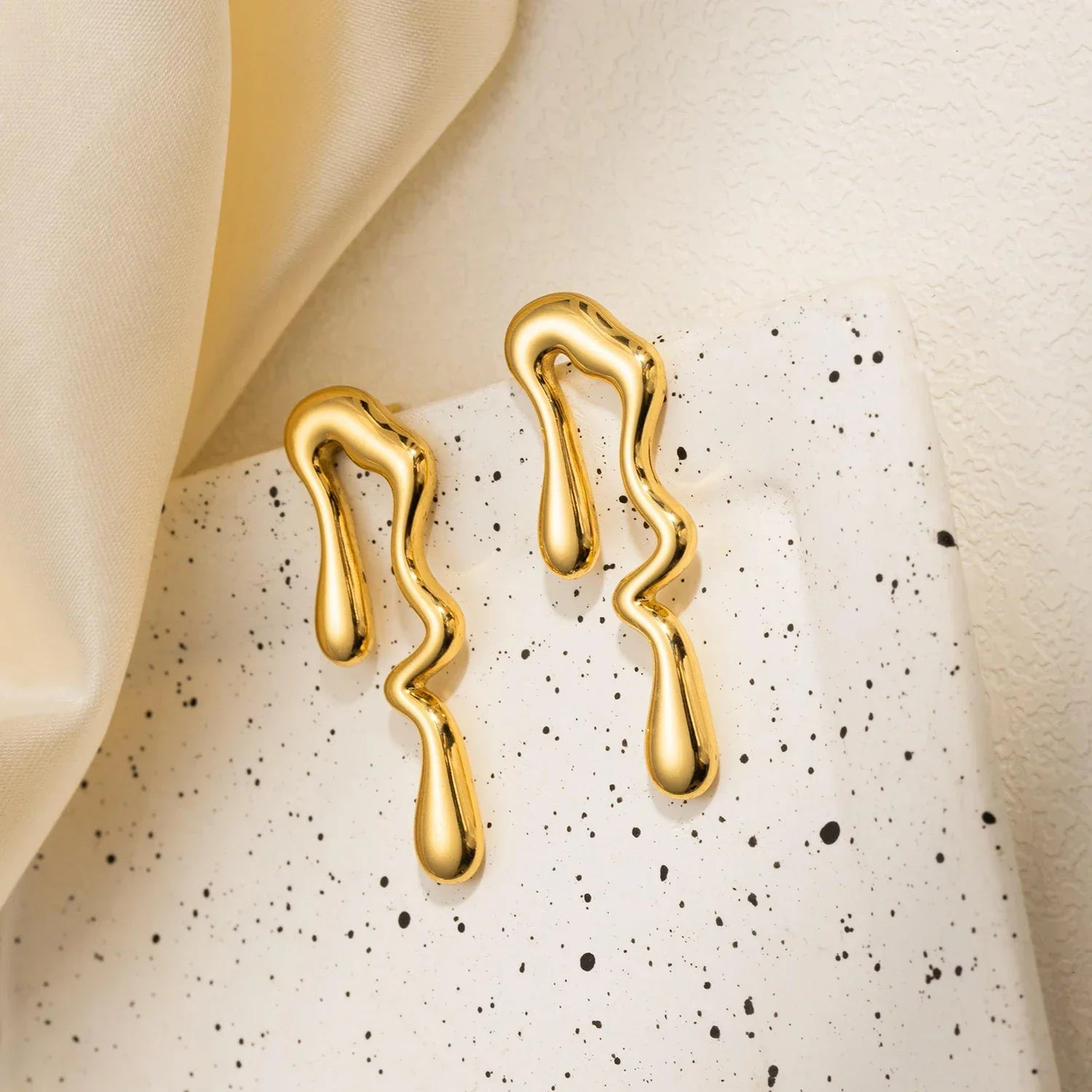 Vintage Gold Color Irregular Earrings - Piña Colada
