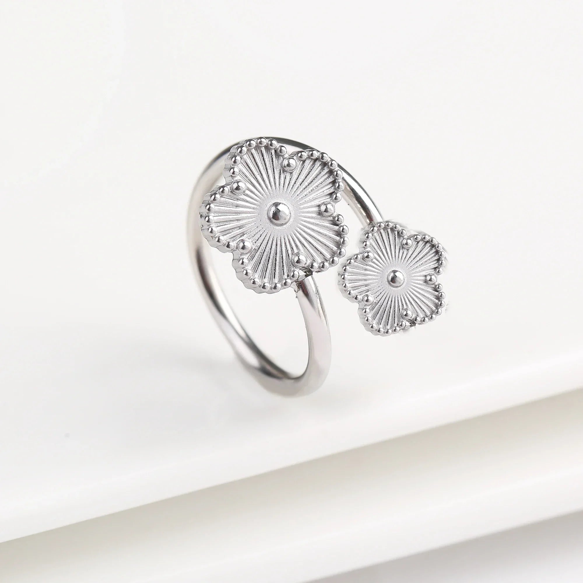 Lucky Stainless Steel Five Leaf Flower Bangle Ring - Piña Colada