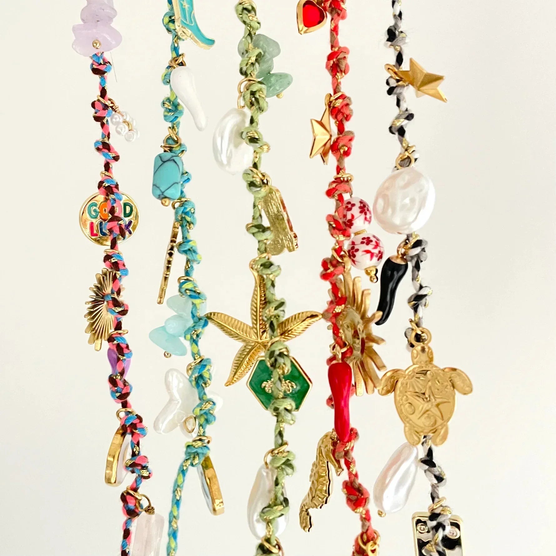 Beach Style Turtle & Starfish Pendant Necklace - Piña Colada