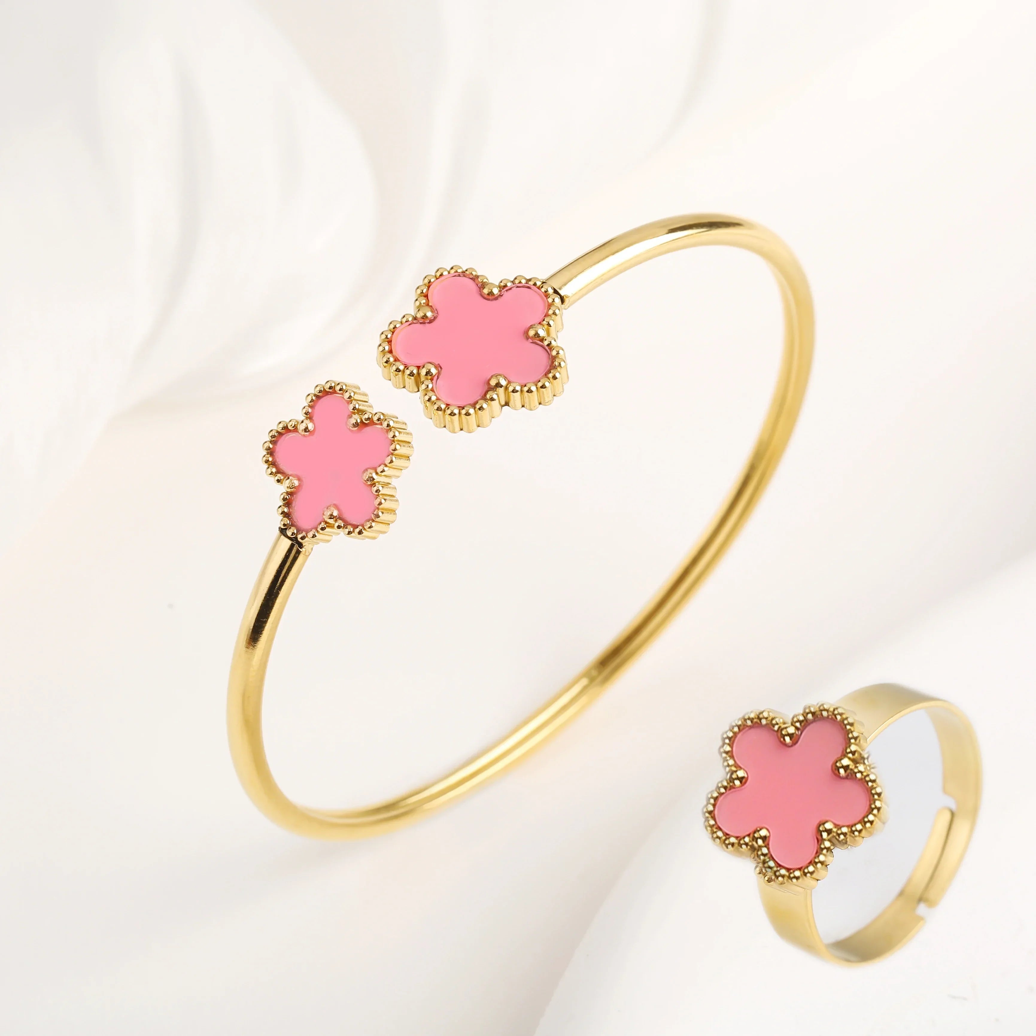 Lucky Stainless Steel Five Leaf Flower Bangle Ring - Piña Colada