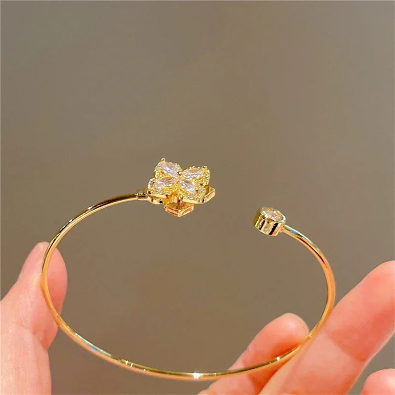 Luxury Rotatable Zircon Four-Leaf - Piña Colada