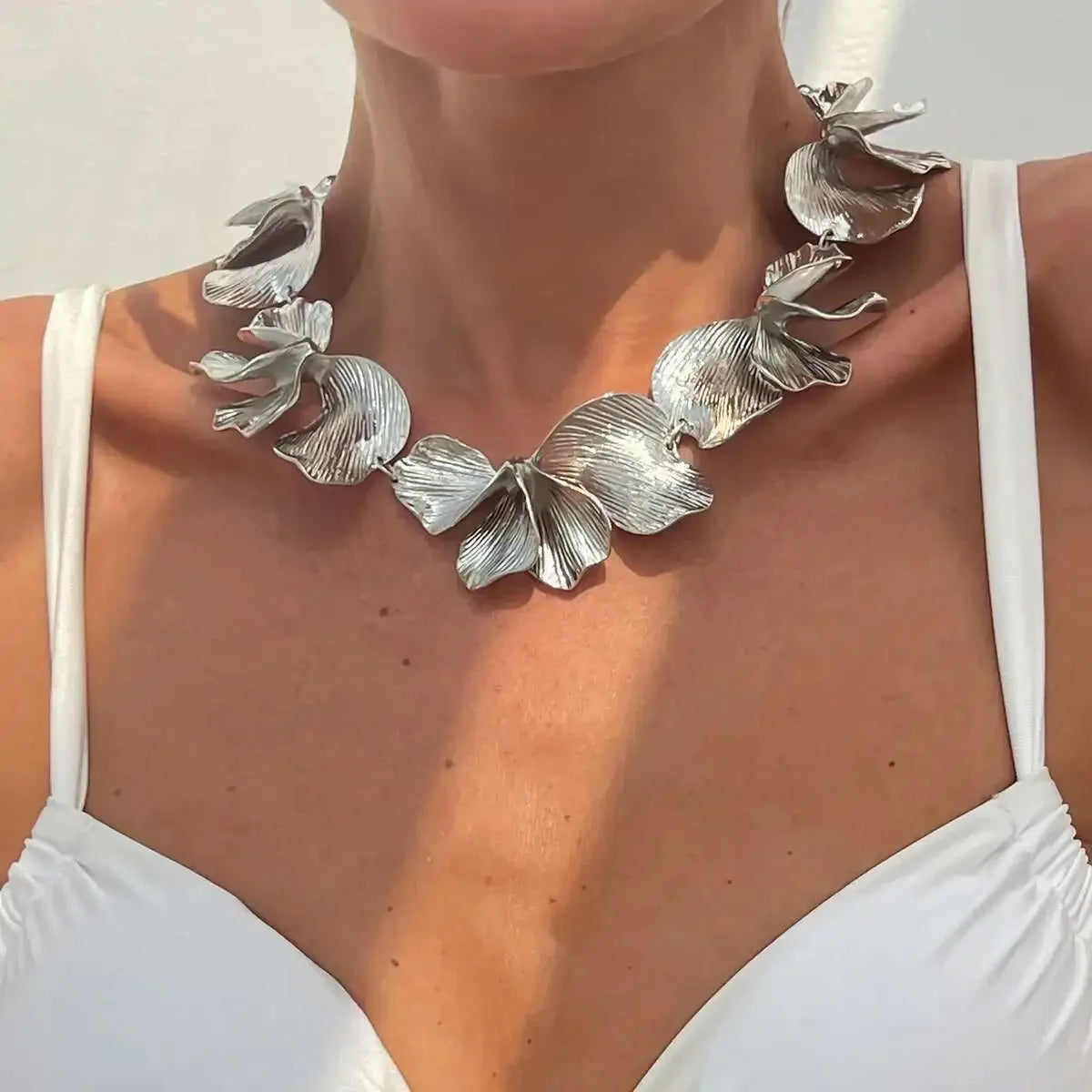 Petals Flower Choker - Piña Colada