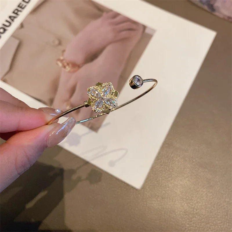 Luxury Rotatable Zircon Four-Leaf - Piña Colada