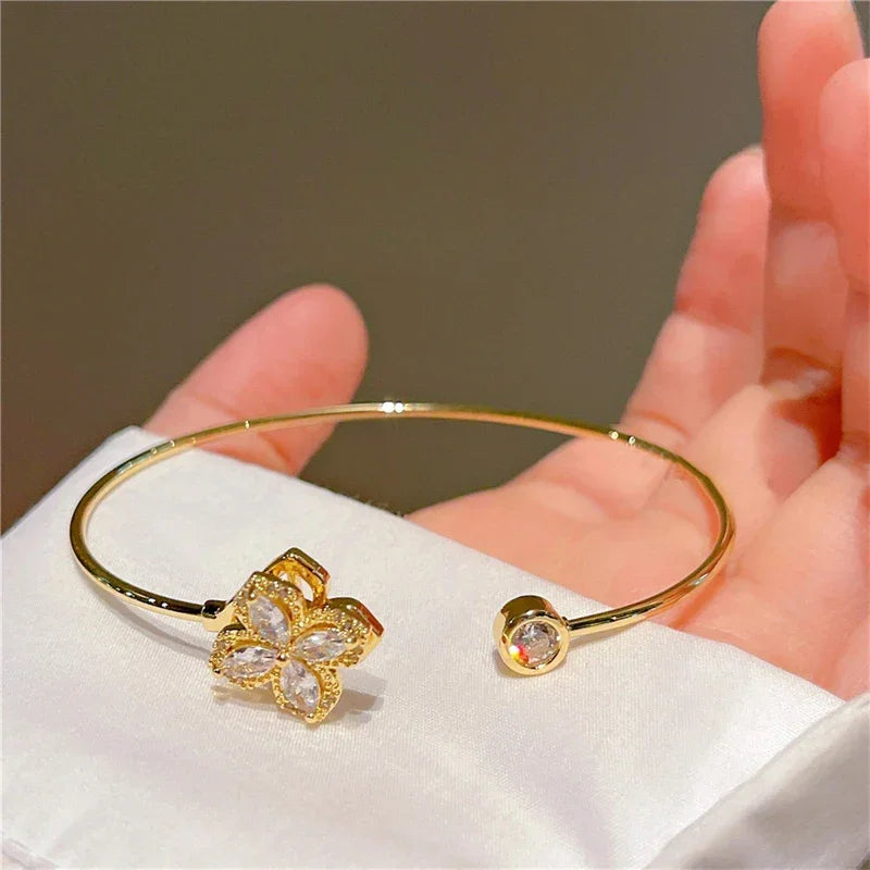Luxury Rotatable Zircon Four-Leaf - Piña Colada