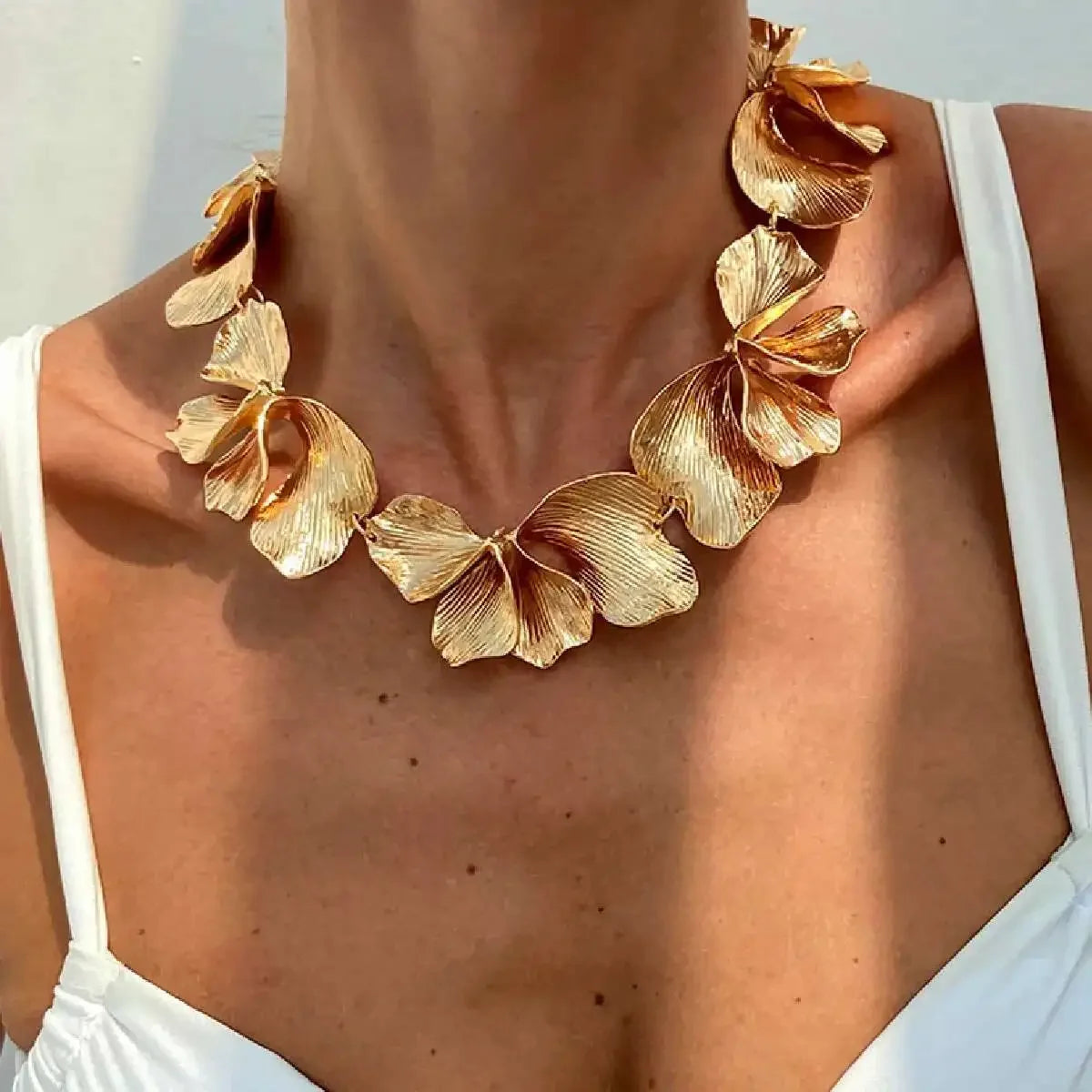 Petals Flower Choker - Piña Colada