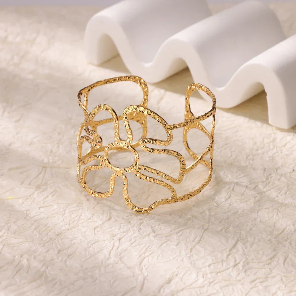 Vintage Gold Stainless Steel Hollow Leaf - Piña Colada